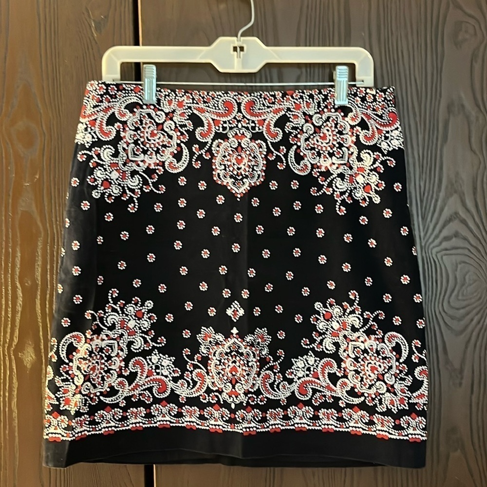 Talbot’s navy, red, & white patterned pencil skirt. Size 8